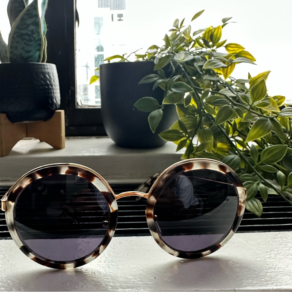 Prada Sunglasses PR50TS UAO6O2 White Havana/ EXCELLENT CONDITION
